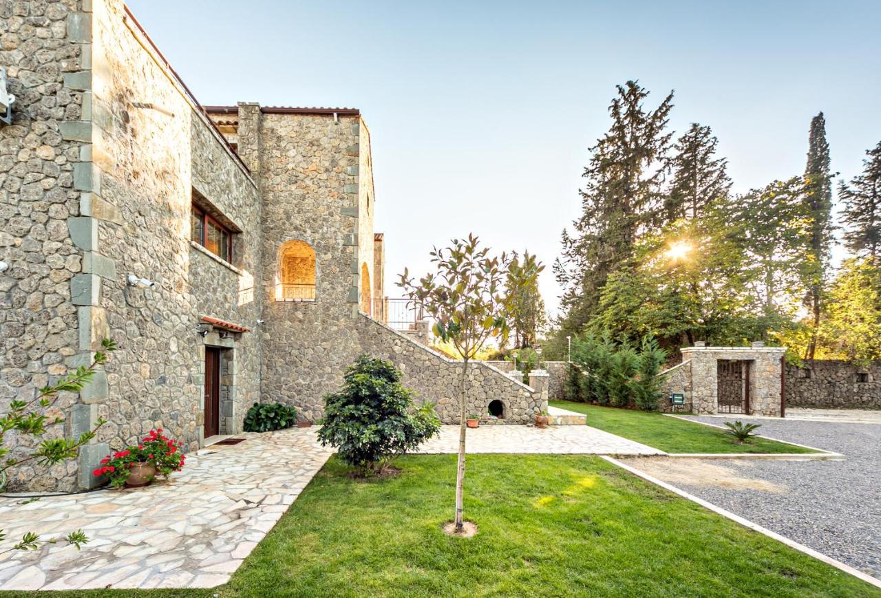 Filia Stone Villa Гувия Екстериор снимка