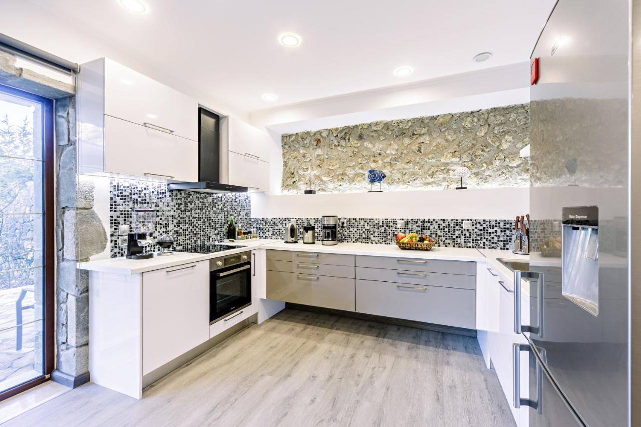 Filia Stone Villa Гувия Екстериор снимка