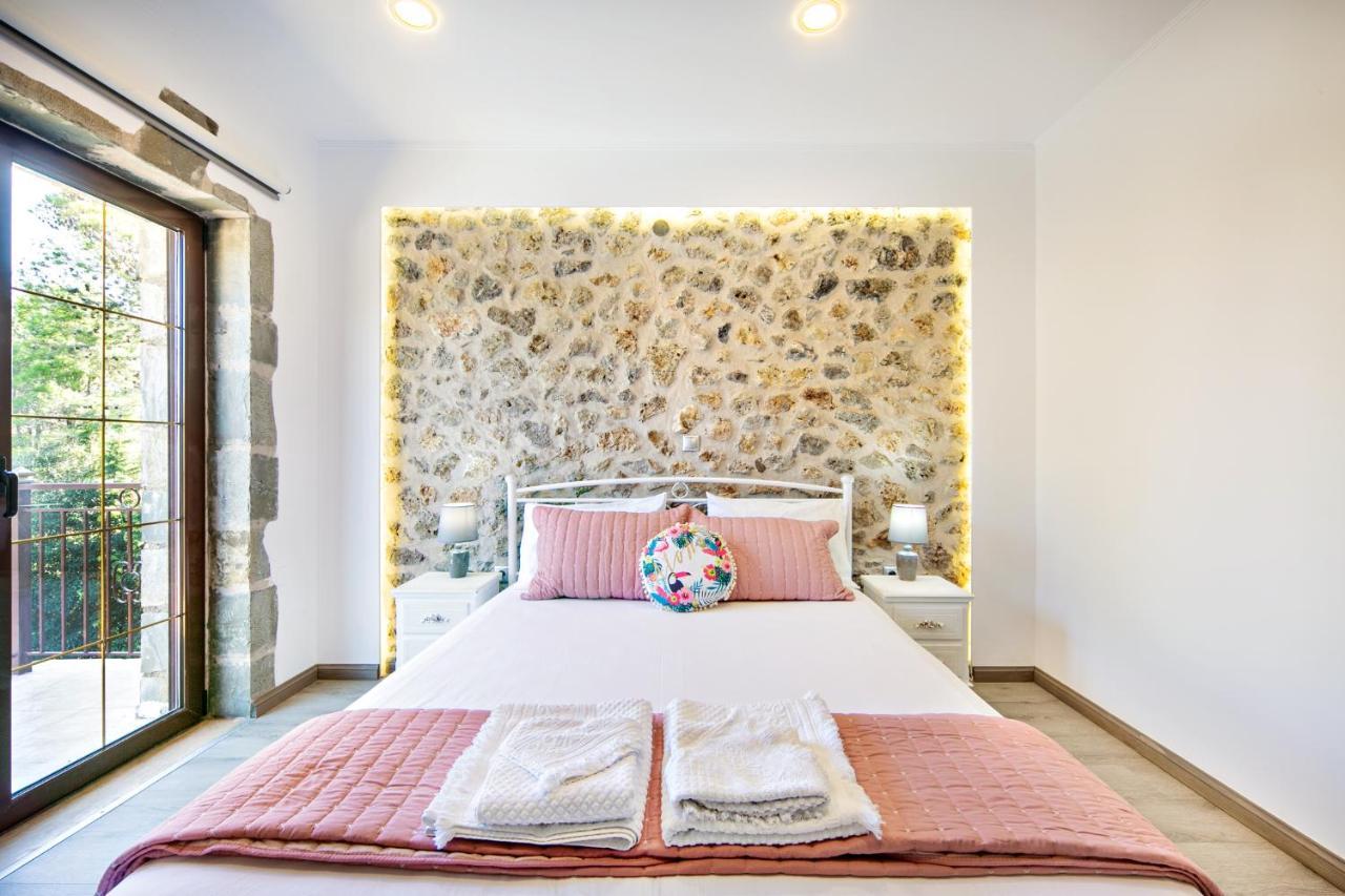 Filia Stone Villa Гувия Екстериор снимка
