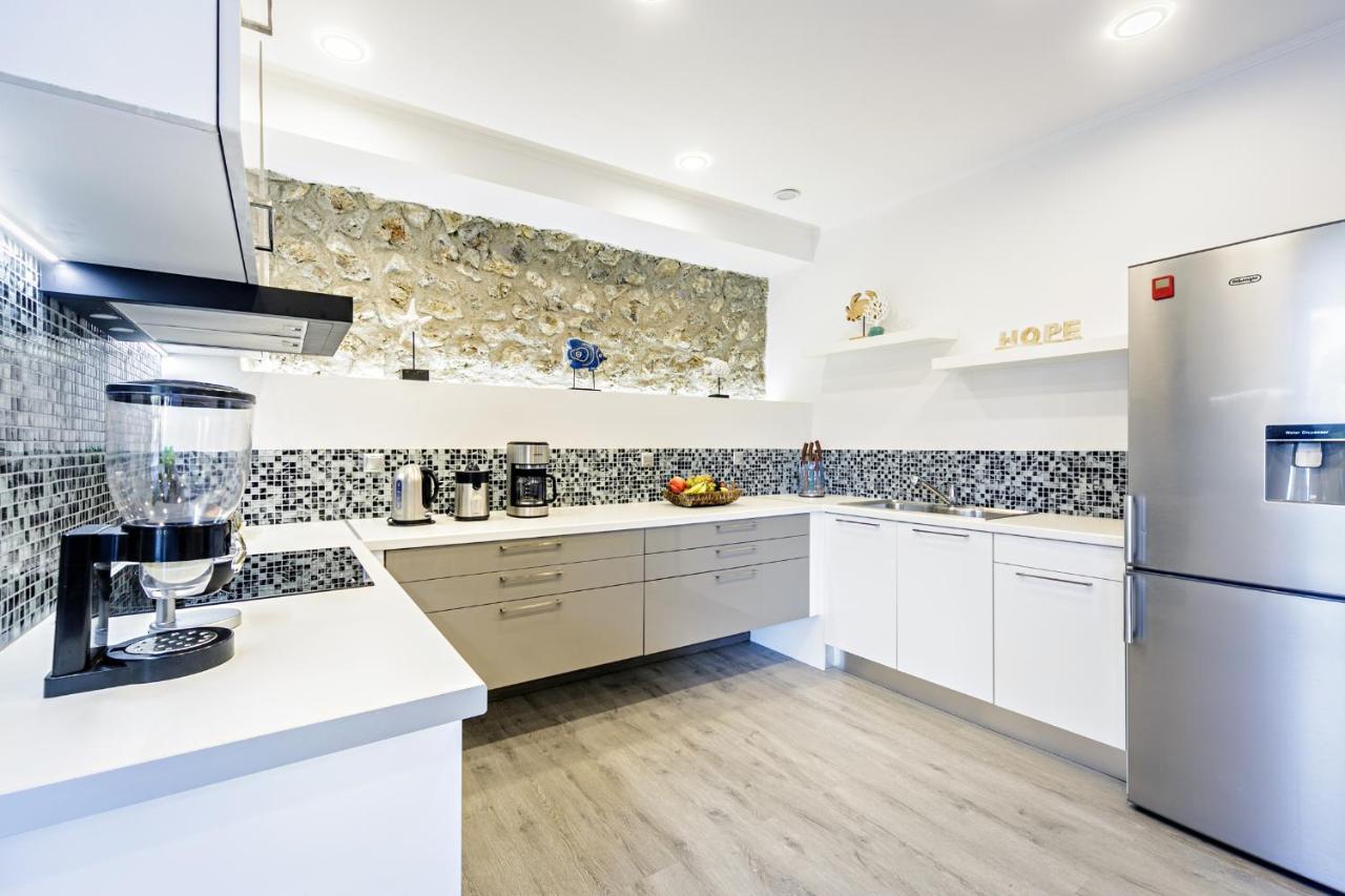Filia Stone Villa Гувия Екстериор снимка