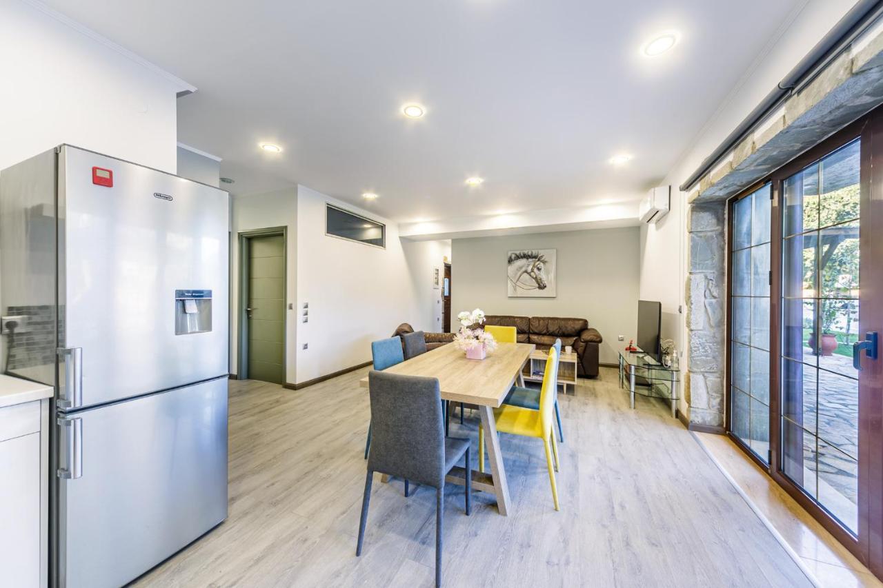 Filia Stone Villa Гувия Екстериор снимка