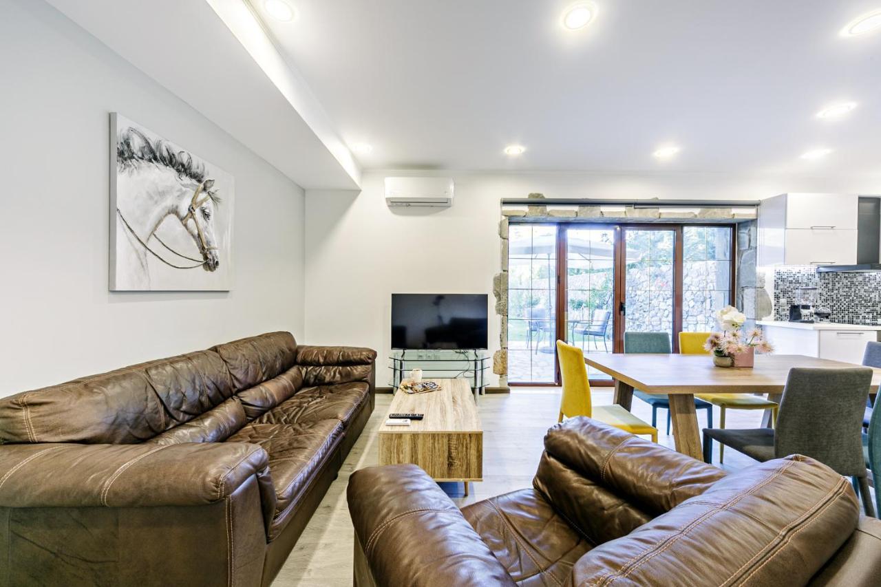Filia Stone Villa Гувия Екстериор снимка