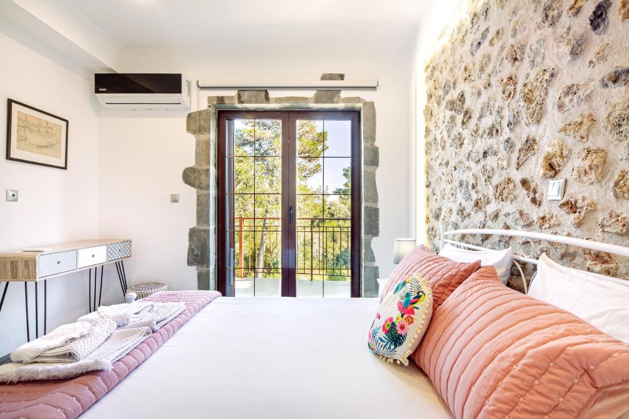 Filia Stone Villa Гувия Екстериор снимка