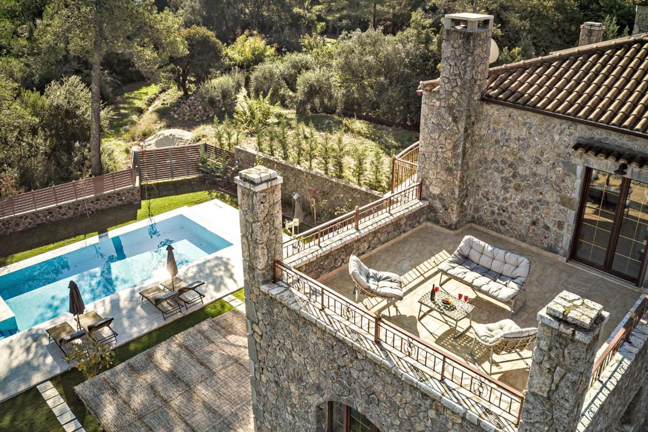 Filia Stone Villa Гувия Екстериор снимка