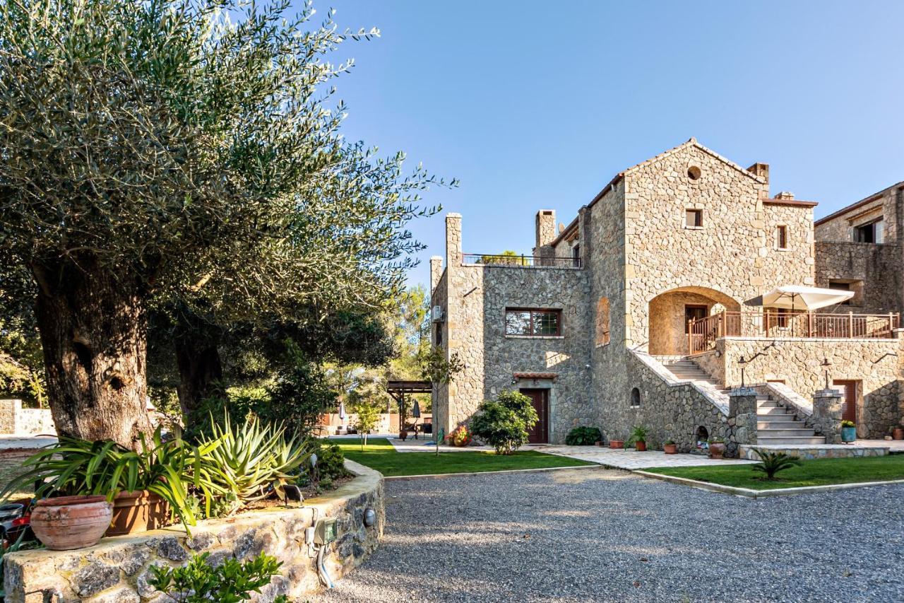 Filia Stone Villa Гувия Екстериор снимка