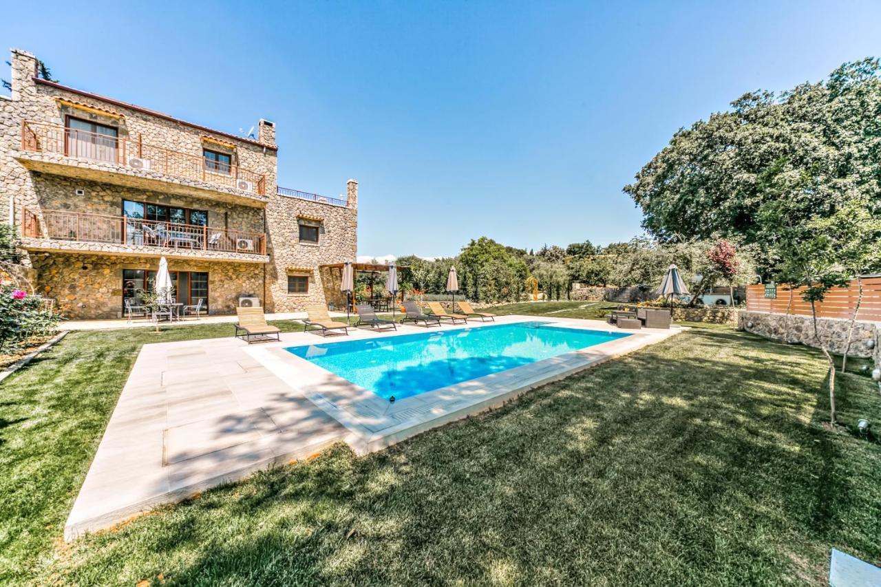 Filia Stone Villa Гувия Екстериор снимка