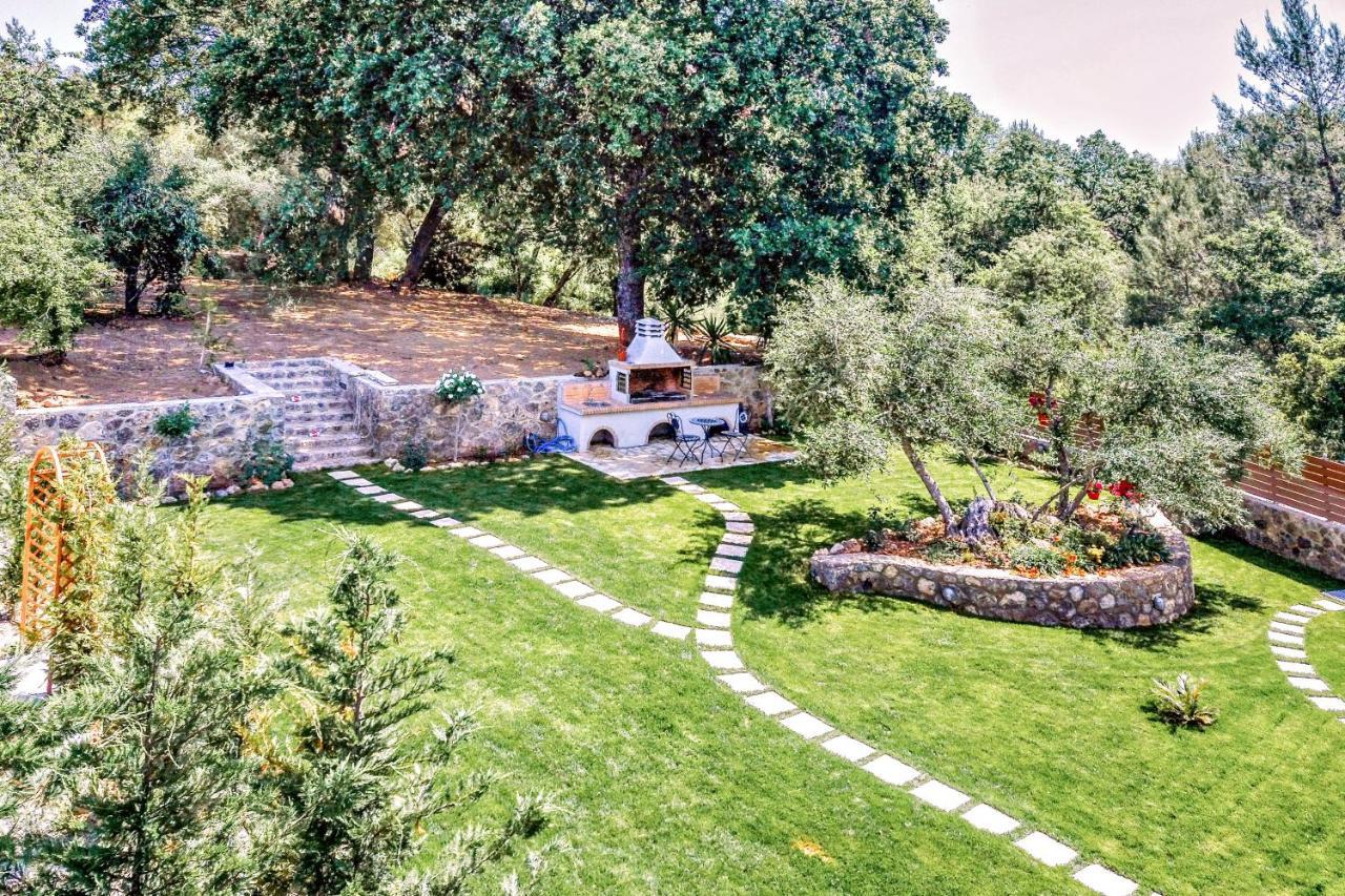 Filia Stone Villa Гувия Екстериор снимка