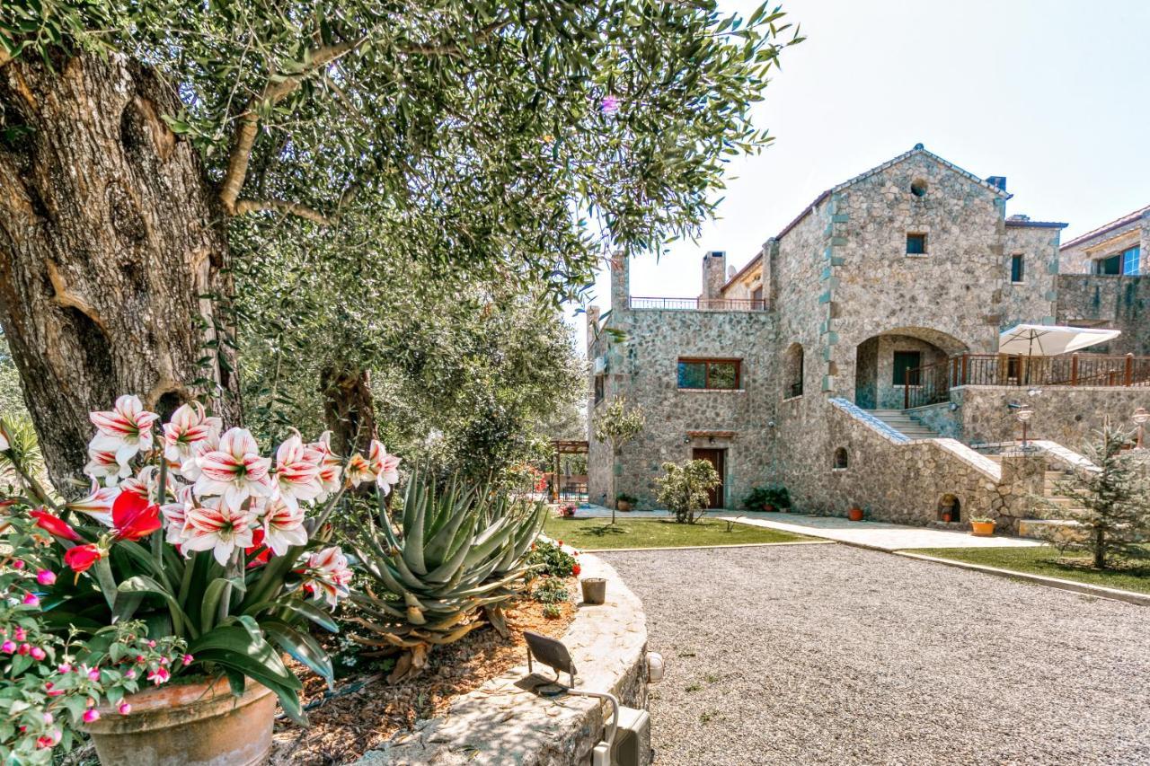 Filia Stone Villa Гувия Екстериор снимка