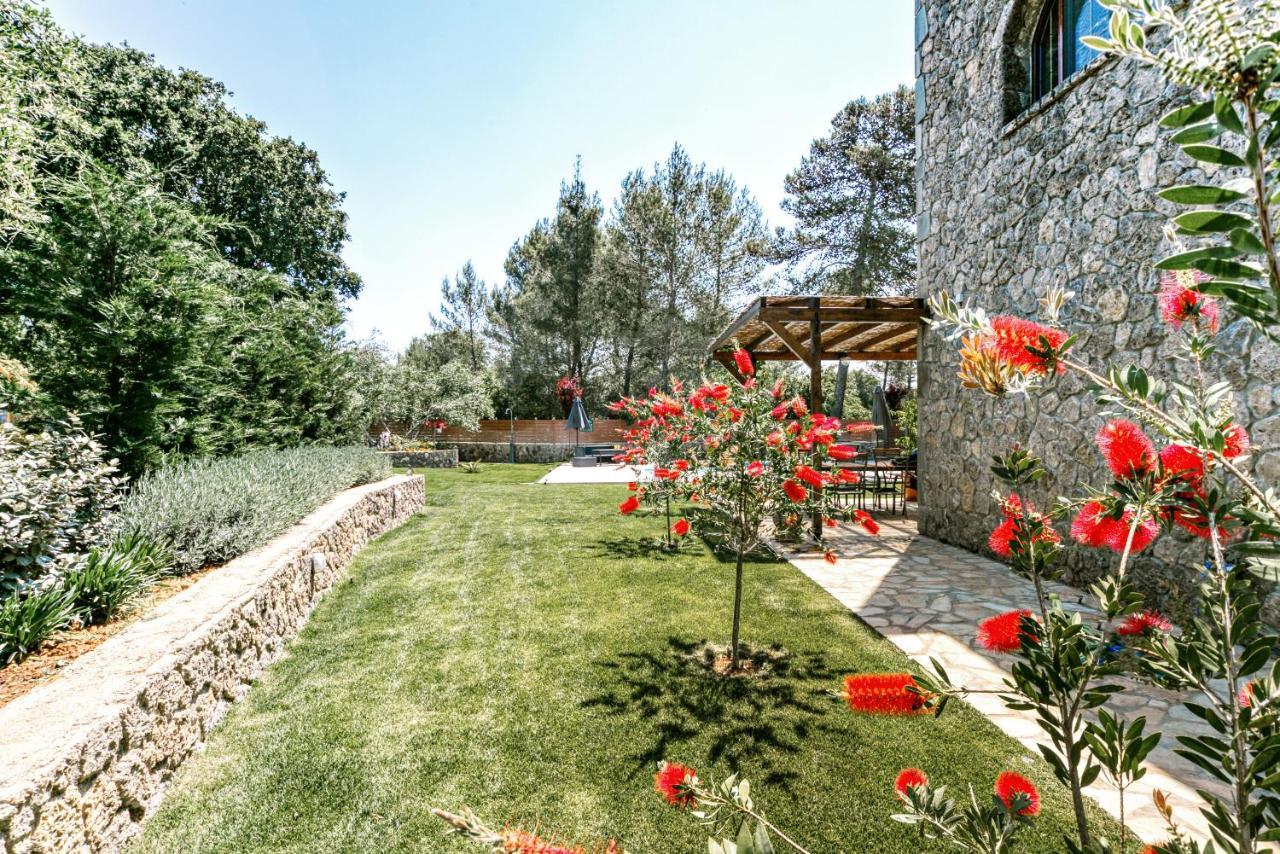 Filia Stone Villa Гувия Екстериор снимка