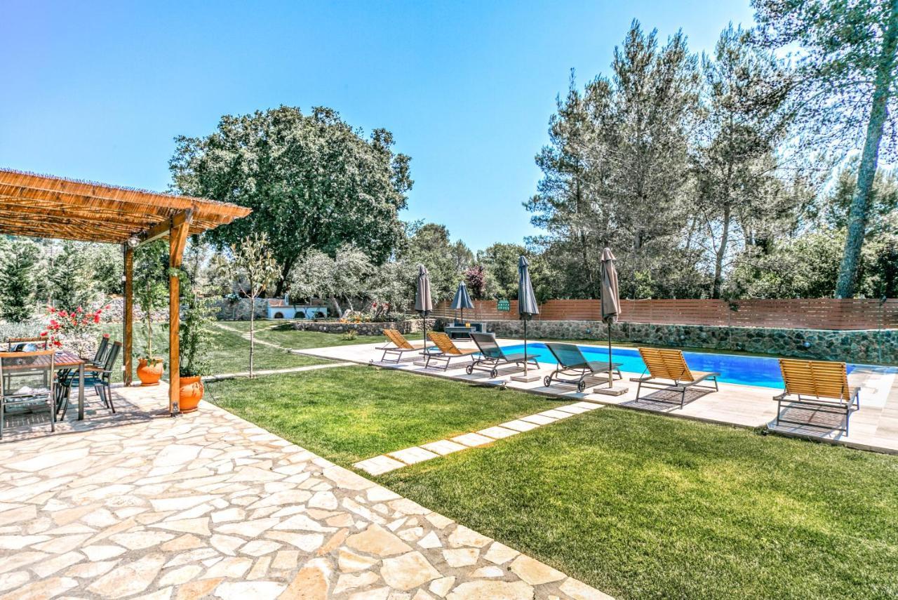 Filia Stone Villa Гувия Екстериор снимка