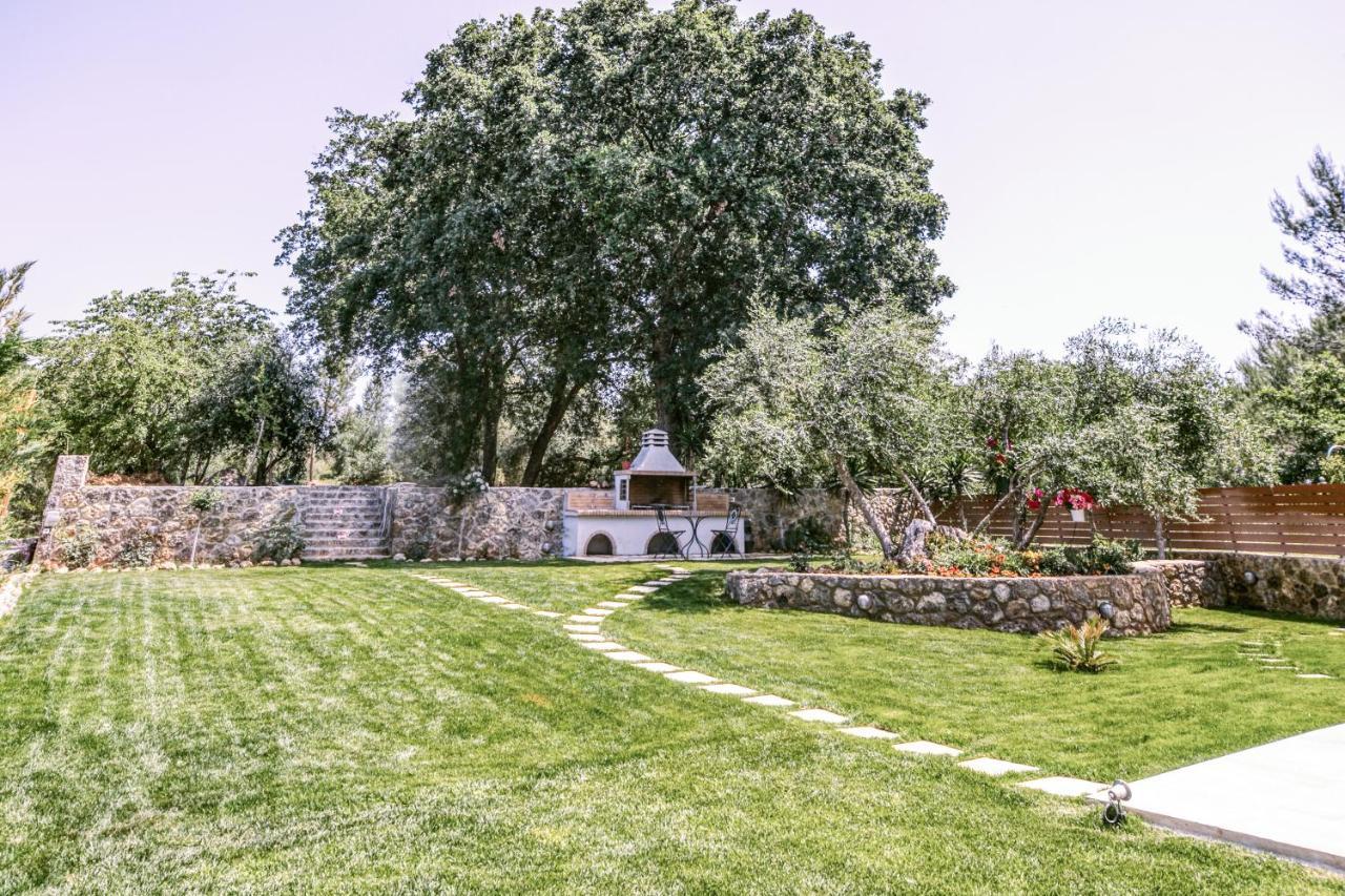 Filia Stone Villa Гувия Екстериор снимка